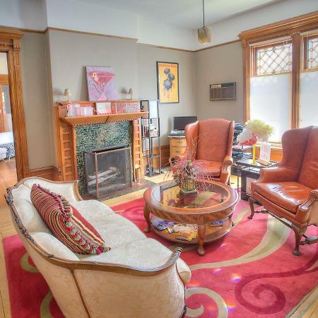 M&M Victorian Bed And Breakfast Marinette Exterior photo
