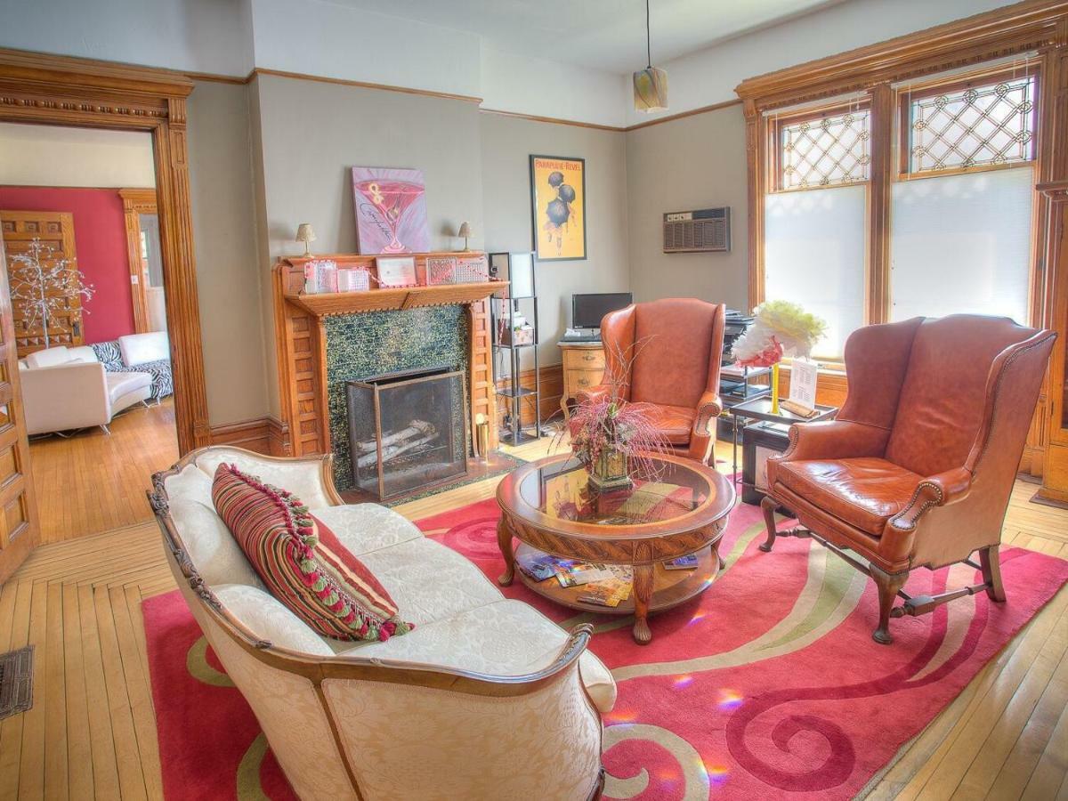 M&M Victorian Bed And Breakfast Marinette Exterior photo