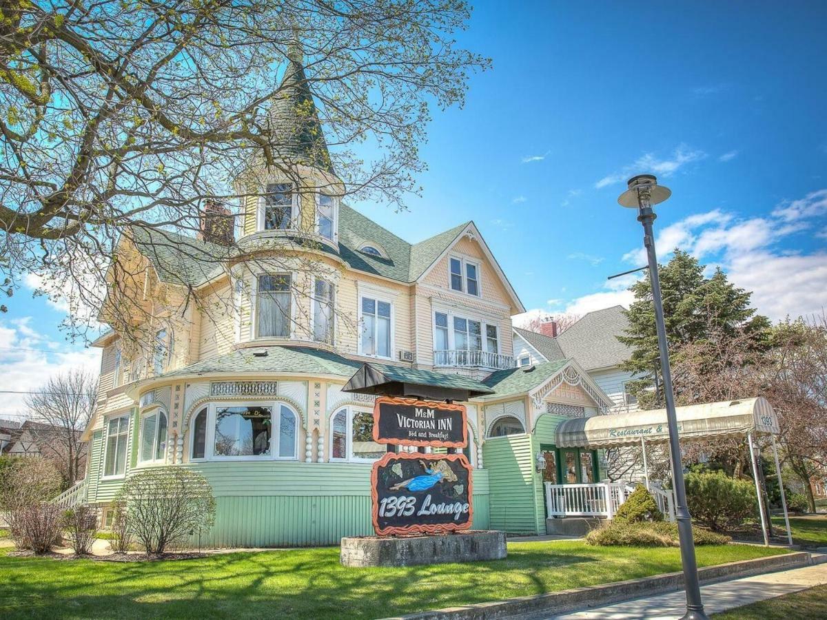M&M Victorian Bed And Breakfast Marinette Exterior photo