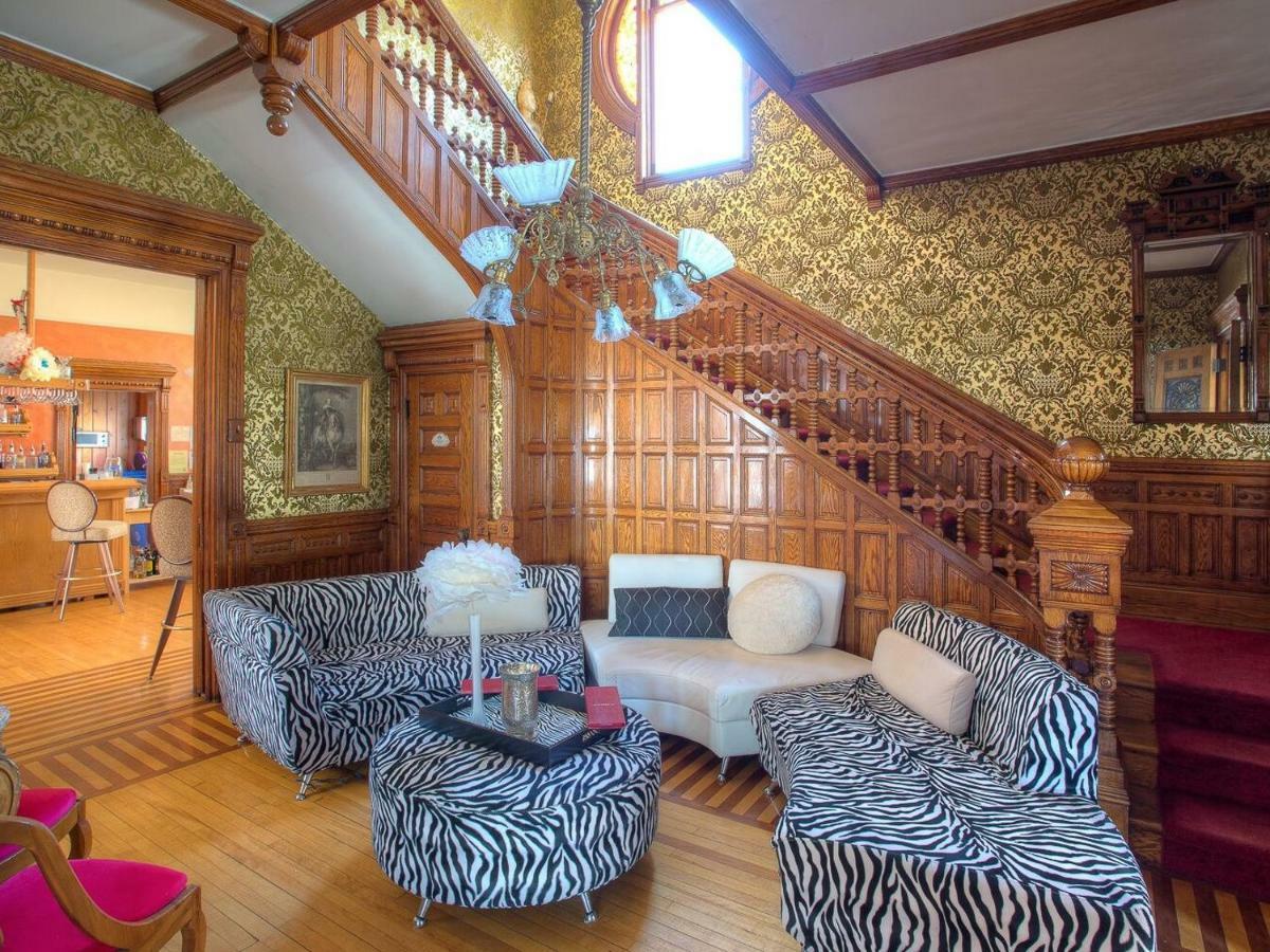M&M Victorian Bed And Breakfast Marinette Exterior photo